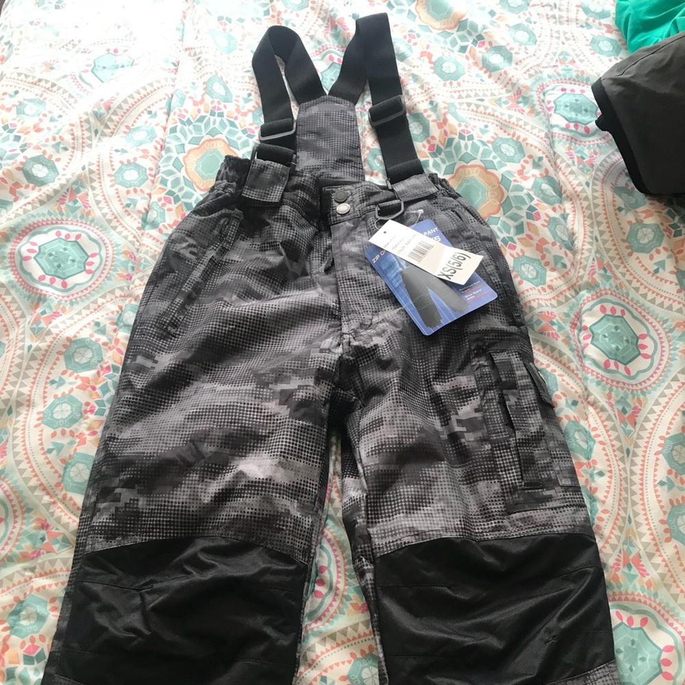 Snow suits, Jackets, and pants - Picture 6 of 7